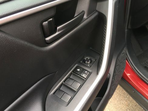 Used 2021 Toyota RAV4 LE FWD image 19