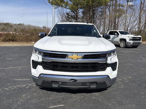 Used 2025 Chevrolet Silverado 1500 LT image 2