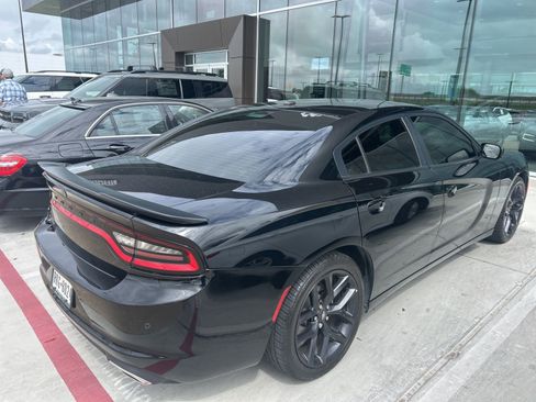 Used 2021 Dodge Charger SXT w/ Blacktop Package image 4