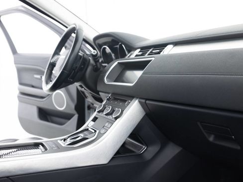 Used 2017 Land Rover Range Rover Evoque SE image 27