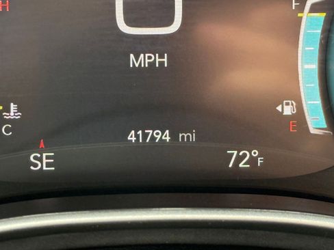 Used 2024 Chrysler Pacifica Touring-L FWD image 23
