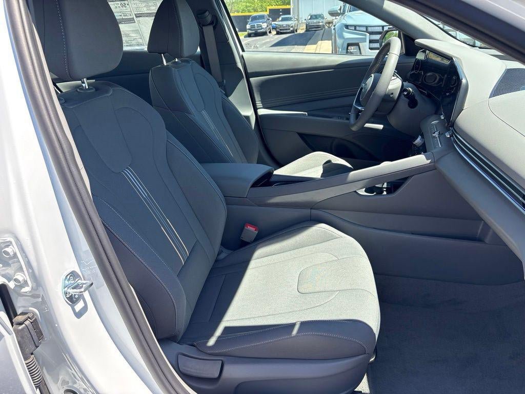 New 2026 Hyundai Elantra SEL FWD image 40