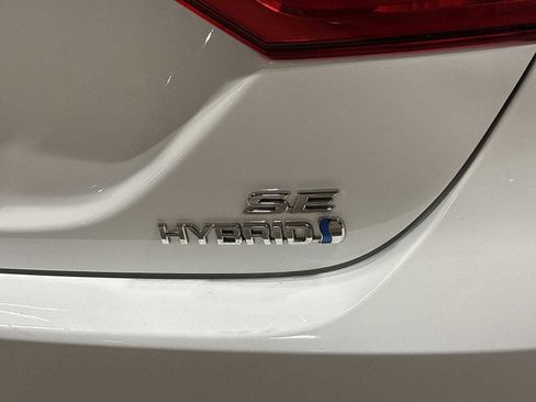 Used 2020 Toyota Camry SE w/ Sunroof Package FWD image 27