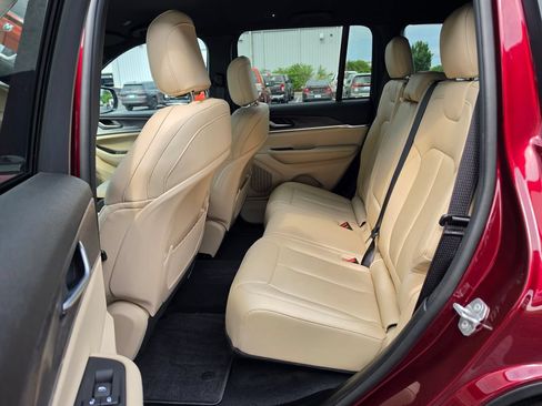 Used 2025 Jeep Grand Cherokee Limited AWD/4WD image 31