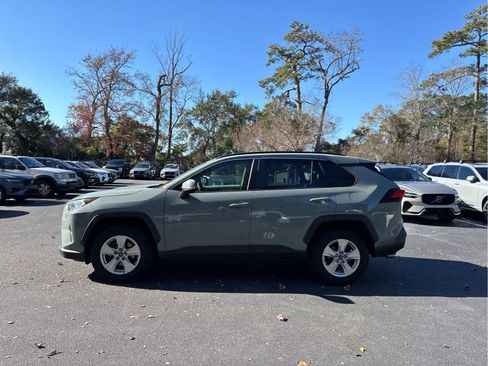 Used 2021 Toyota RAV4 XLE image 12