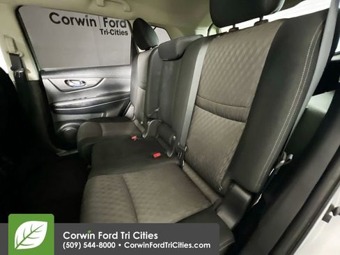 Used 2018 Nissan Rogue SV image 27