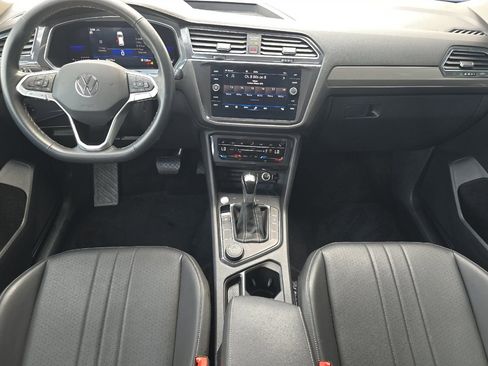Used 2023 Volkswagen Tiguan SE AWD/4WD image 14