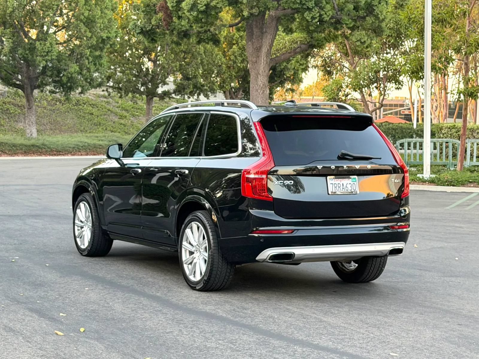 Used 2016 Volvo XC90 T6 Momentum AWD/4WD image 5