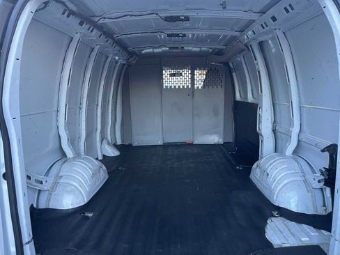 Used 2022 Chevrolet Express 3500 w/ Driver Convenience Package image 9