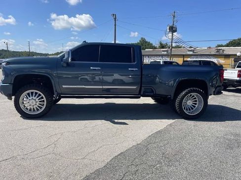 Used 2025 Chevrolet Silverado 3500 High Country w/ Technology Package AWD/4WD image 7