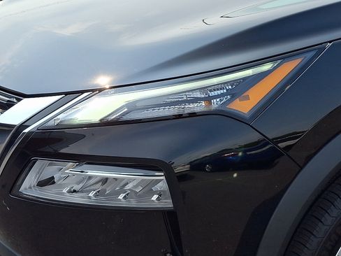 Certified 2023 Nissan Rogue SV w/ SV Premium B Package AWD/4WD image 9