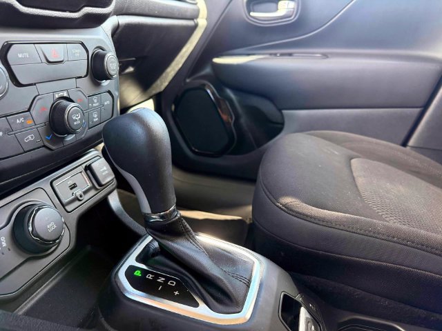 Certified 2020 Jeep Renegade Altitude AWD/4WD image 31