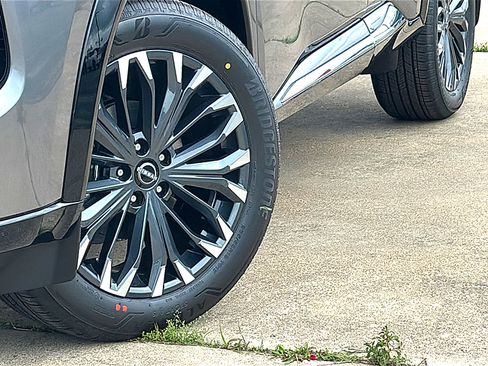 New 2026 Nissan Rogue Platinum AWD/4WD image 3