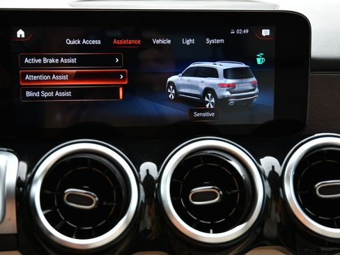 Used 2022 Mercedes-Benz GLB 250 GLB 250 SUV w/ Premium Package image 22