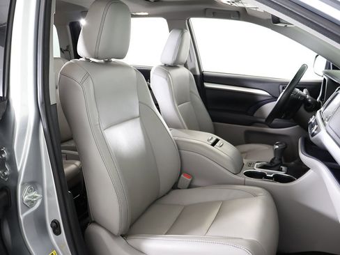 Used 2017 Toyota Highlander XLE image 34