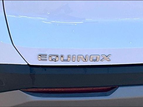 Used 2026 Chevrolet Equinox LT FWD image 32