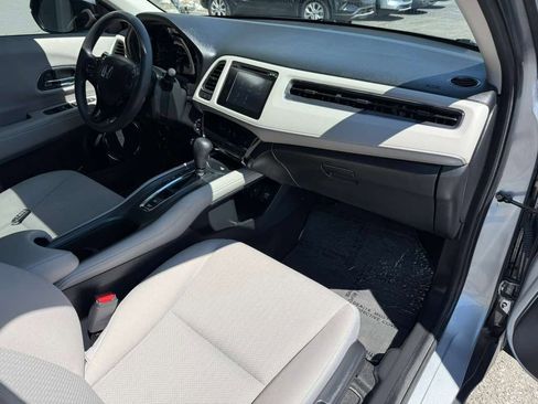 Used 2018 Honda HR-V EX image 19