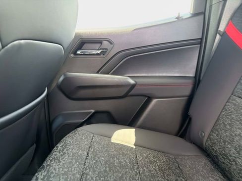 Used 2025 Chevrolet Colorado Z71 AWD/4WD image 14