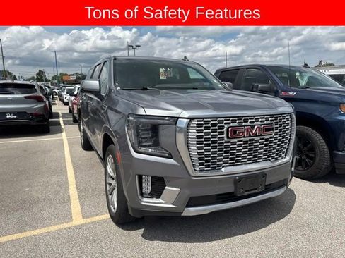 Used 2022 GMC Yukon XL Denali w/ Denali Premium Package AWD/4WD image 5