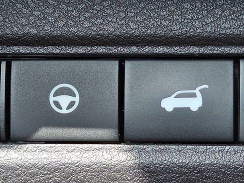 Used 2022 Nissan Pathfinder SL AWD/4WD image 18