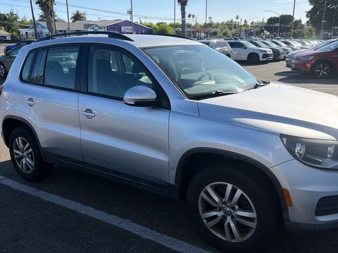 Used 2016 Volkswagen Tiguan S FWD image 2