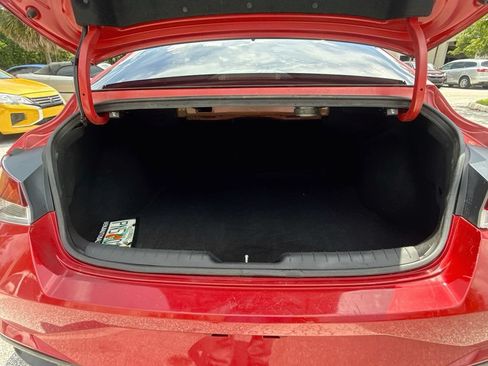Used 2022 Hyundai Elantra Limited FWD image 28