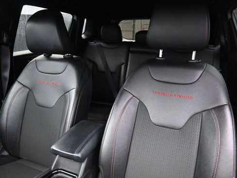 Used 2025 Jeep Compass Trailhawk image 15