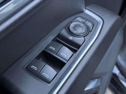 Used 2022 Chevrolet Silverado 1500 LT w/ Convenience Package II image 16