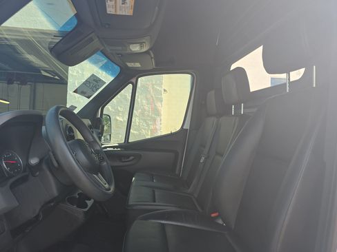 Used 2024 Mercedes-Benz Sprinter 2500 image 16