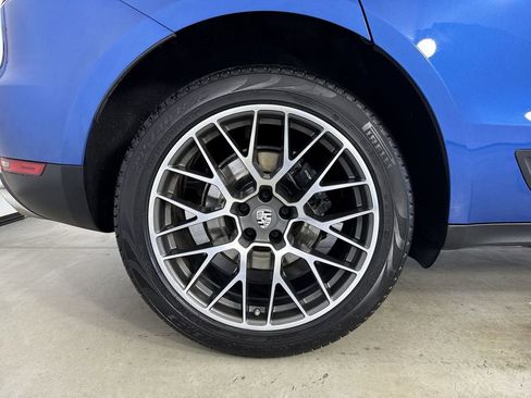 Certified 2018 Porsche Macan AWD/4WD image 16