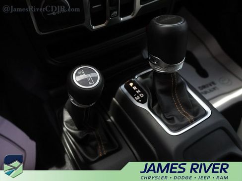 Used 2023 Jeep Gladiator Overland AWD/4WD image 37