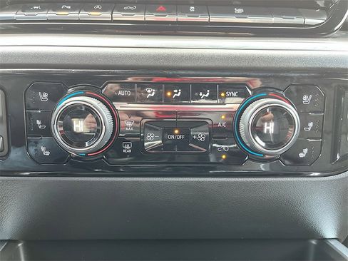 Used 2024 Chevrolet Silverado 1500 High Country w/ Midnight Edition image 16