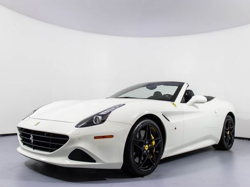 Certified 2017 Ferrari California T image 29