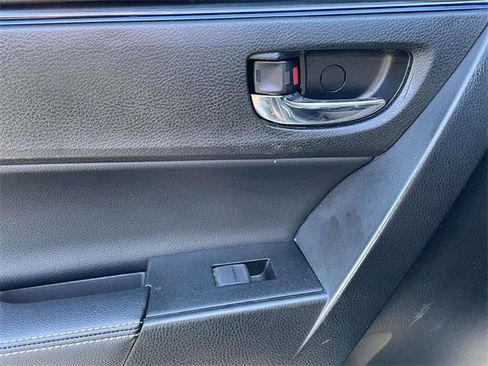 Used 2017 Toyota Corolla SE image 10