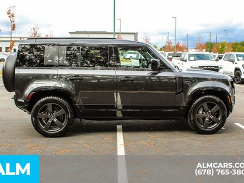 Used 2024 Land Rover Defender 110 X-Dynamic SE image 9