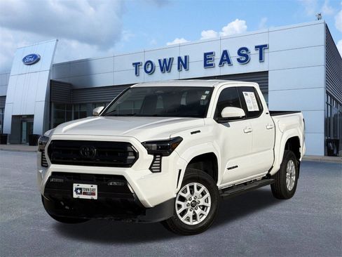 Used 2024 Toyota Tacoma SR5 image 1