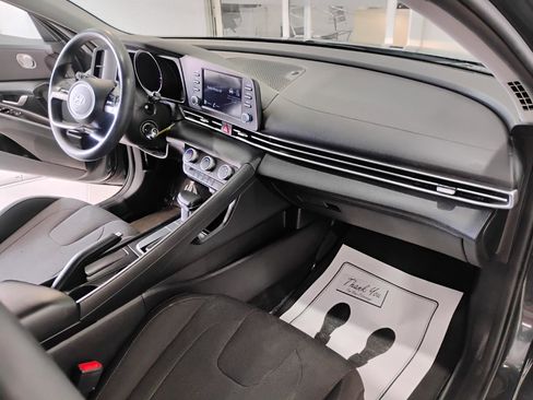 Used 2021 Hyundai Elantra SE FWD image 47
