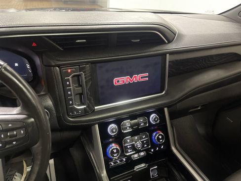 Used 2022 GMC Yukon Denali w/ Denali Premium Package AWD/4WD image 30