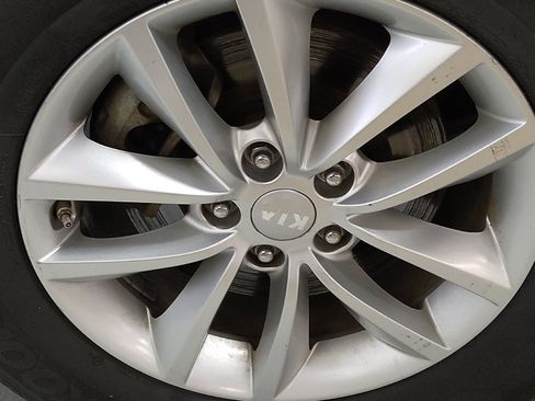 Used 2017 Kia Sorento FWD image 31