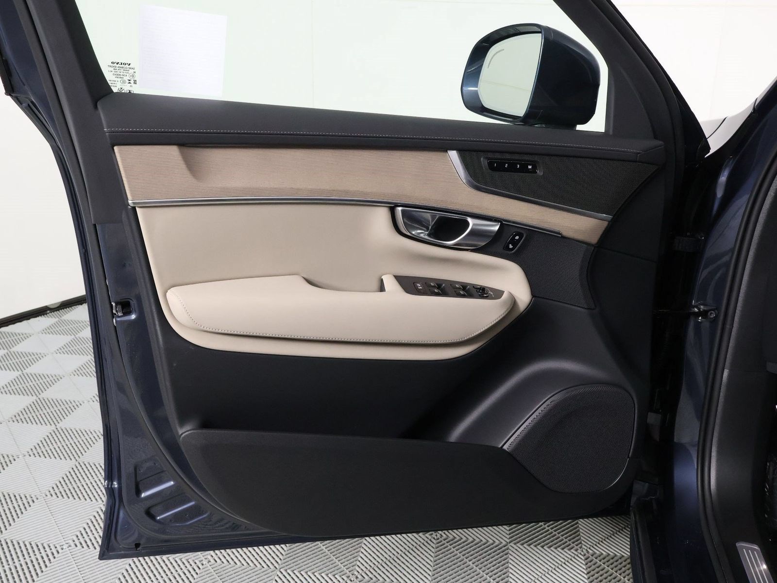Certified 2026 Volvo XC90 B6 Plus w/ Protection Package AWD/4WD image 17