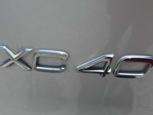 Used 2019 Volvo XC40 T5 Momentum AWD/4WD image 4