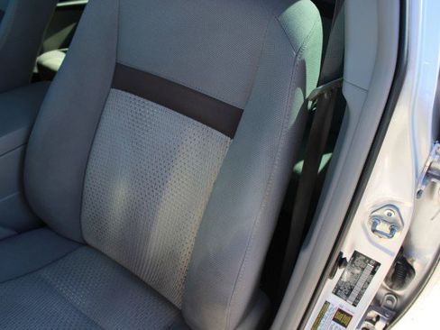 Used 2013 Toyota Camry L image 19