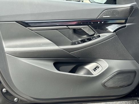 New 2026 BMW 550e xDrive image 17