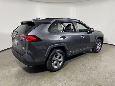 Certified 2022 Toyota RAV4 LE AWD/4WD image 3