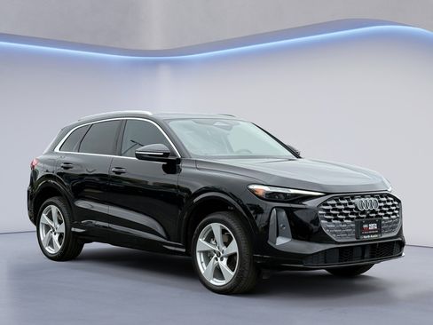 Certified 2025 Audi Q5 Premium w/ Premium Plus AWD/4WD image 6