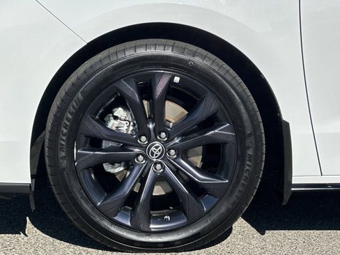 Used 2024 Toyota Sienna XSE w/ XSE Premium Package FWD image 28