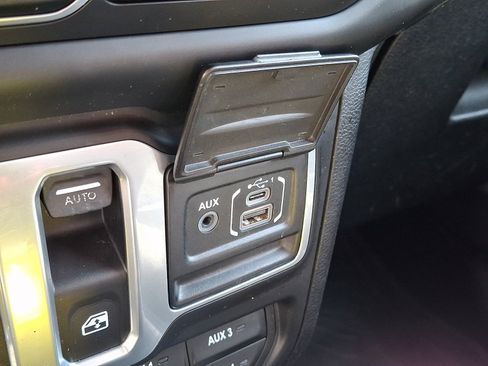 Used 2018 Jeep Wrangler Sport AWD/4WD image 23