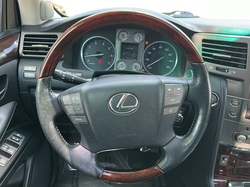 Used 2011 Lexus LX 570 4WD w/ Luxury Pkg image 31