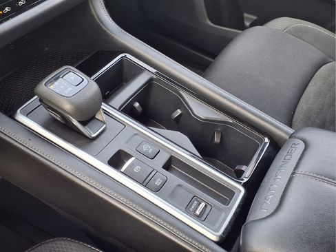 Used 2025 Nissan Pathfinder SV FWD image 14
