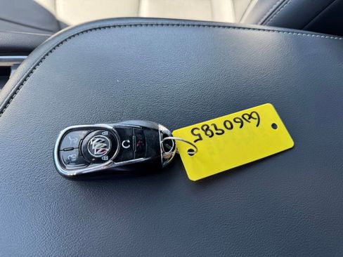 Used 2023 Buick Enclave Essence AWD/4WD image 7